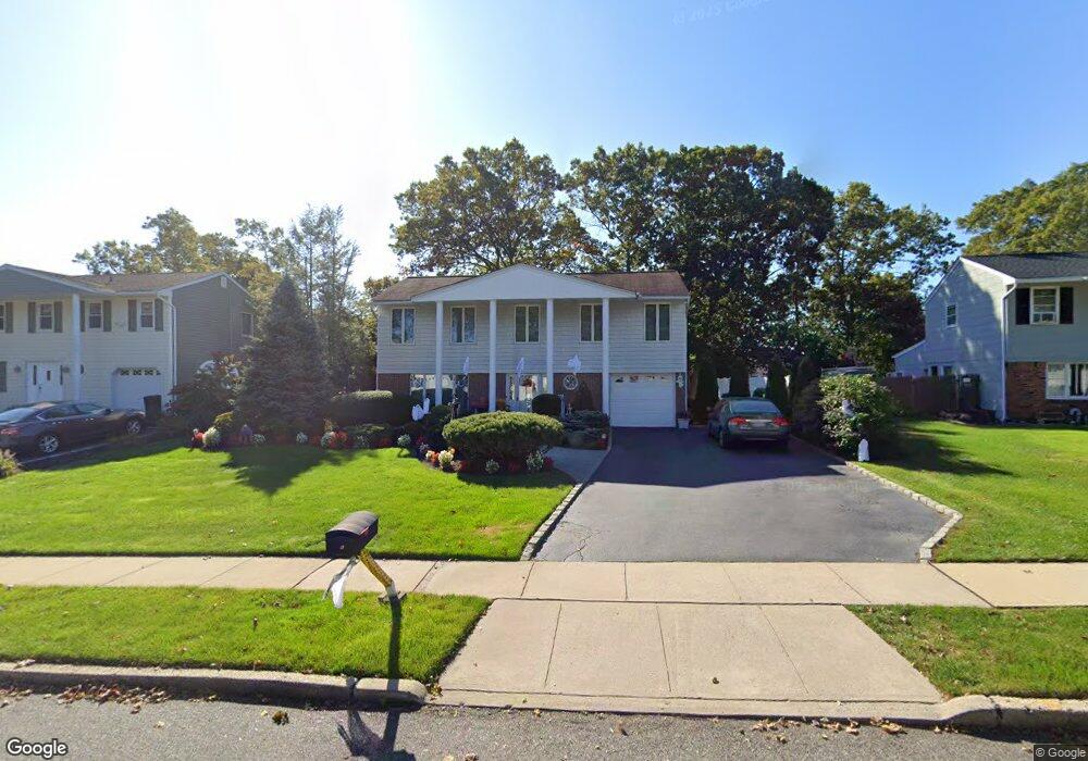 6 Wesleyan Rd, ComMacK, NY 11725 - photo 1
