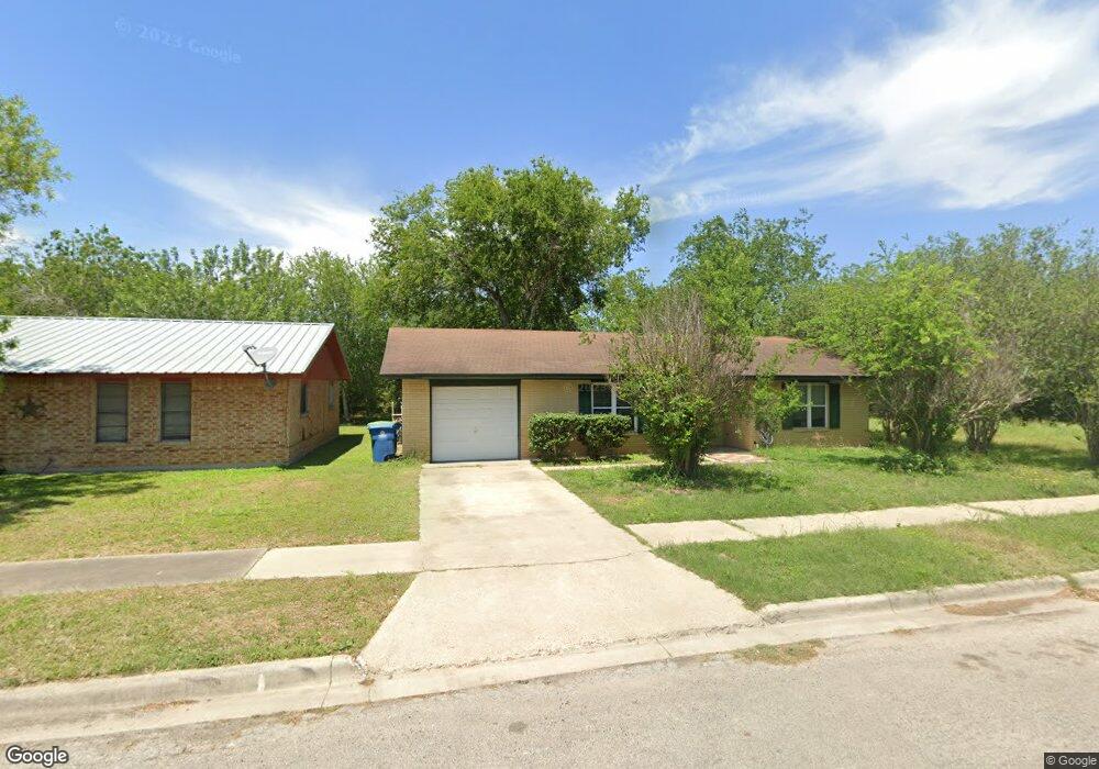 1305 Glendale Dr, Beeville, TX 78102 - photo 1