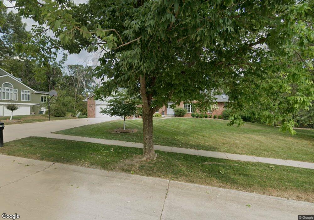1928 Oak Knolls Ct SE, Cedar Rapids, IA 52403 - photo 1