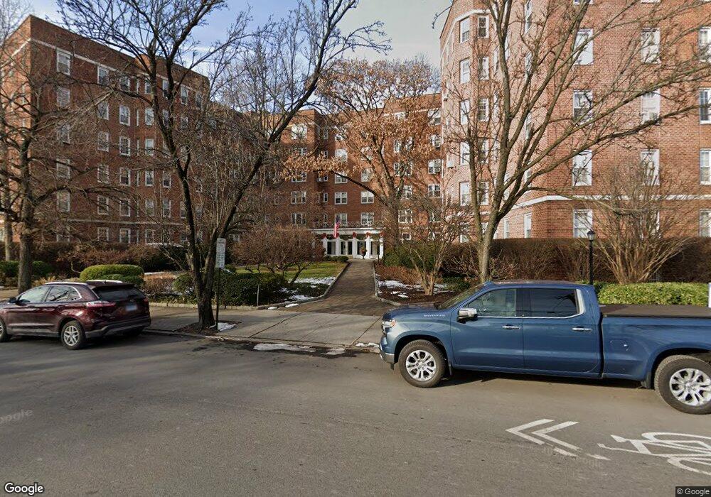 949 Palmer Rd unit 5R, Bronxville, NY 10708 - photo 1