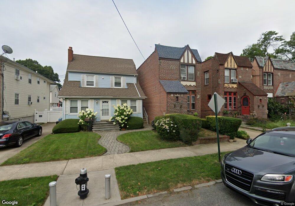 9256 240th St, Bellerose, NY 11426 - photo 1