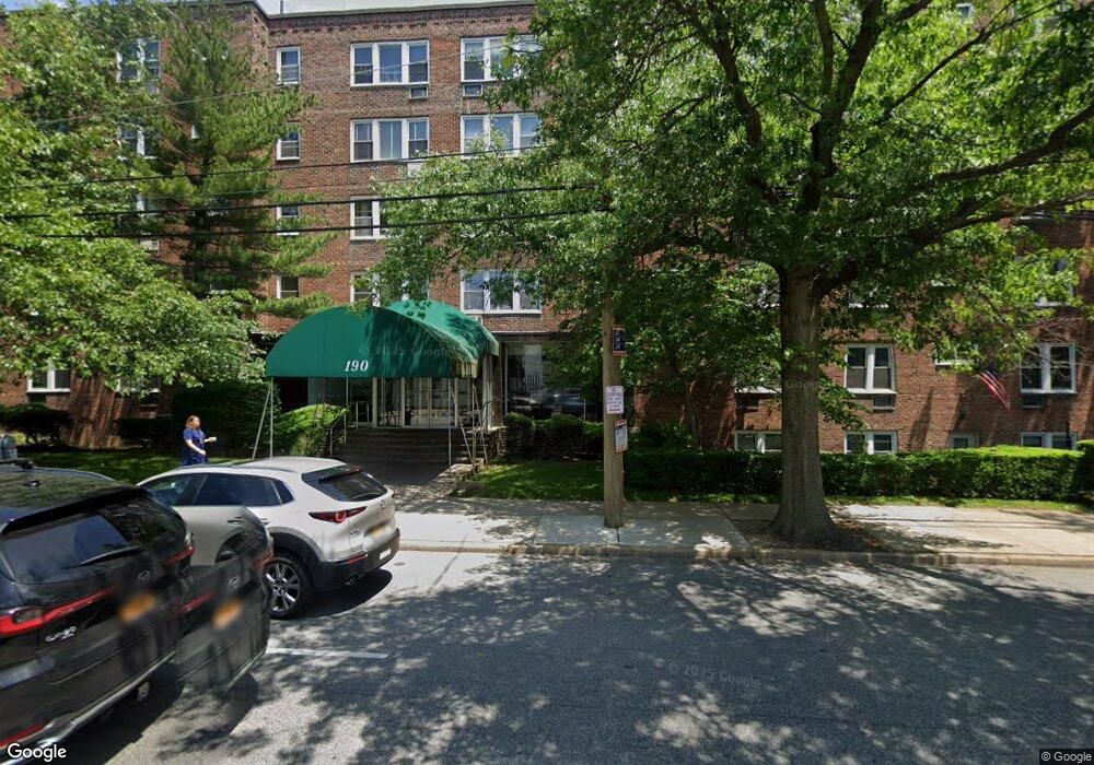 190 Mineola Blvd unit 3N, Mineola, NY 11501 - photo 1