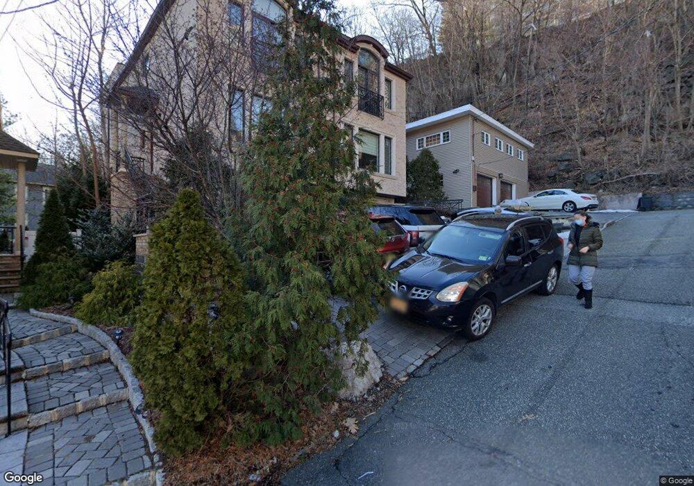 20 Leary Ln, Edgewater, NJ 07020 - photo 1