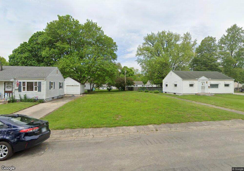 1221 S Lawn Dr, Mattoon, IL 61938 - photo 1