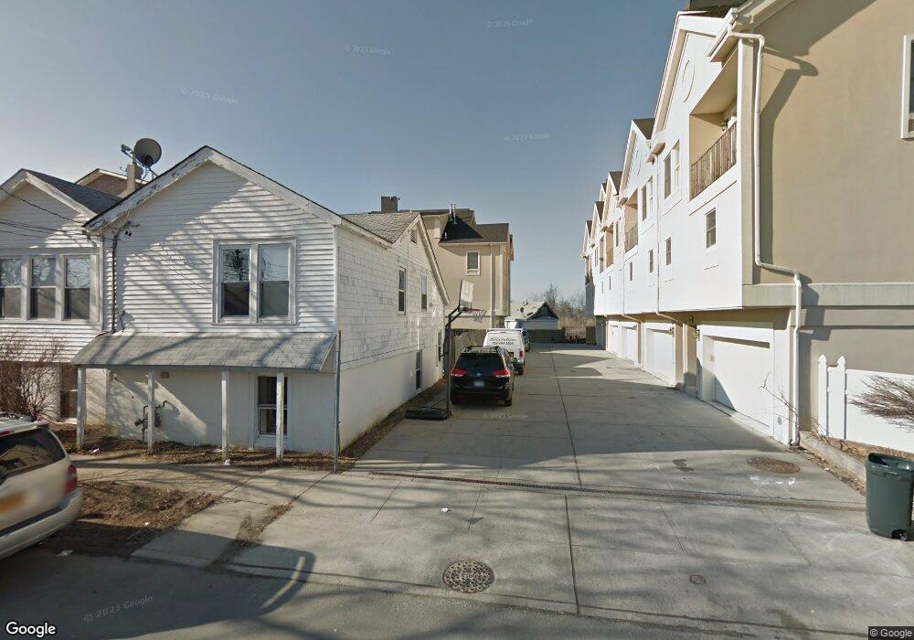 215 Beach 3rd St, Far Rockaway, NY 11691 - photo 1