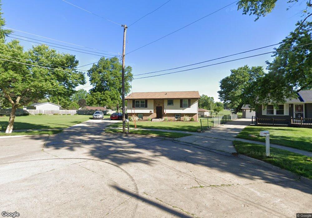 910 E Thornton Ave, Des Moines, IA 50315 - photo 1