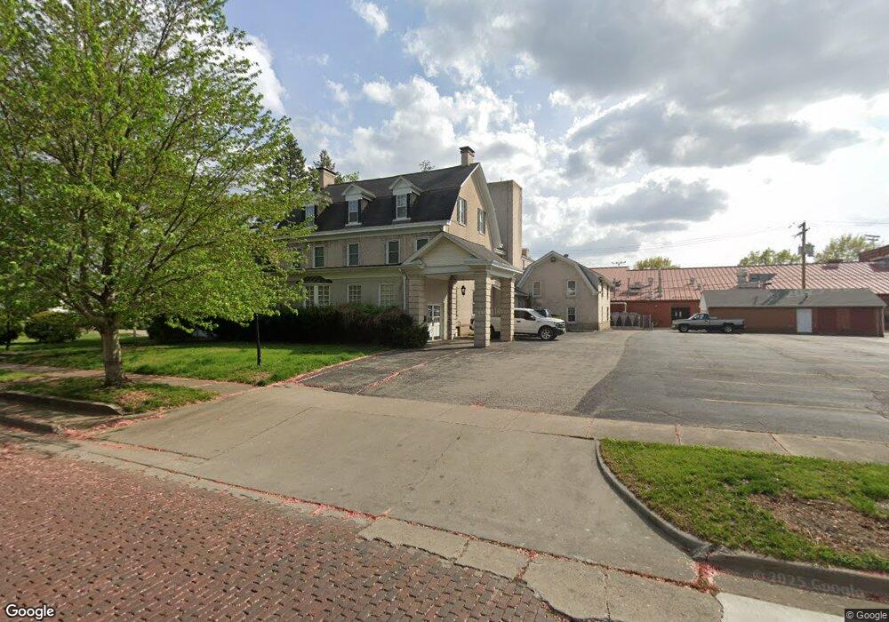 325 Pekin St, Lincoln, IL 62656 - photo 1