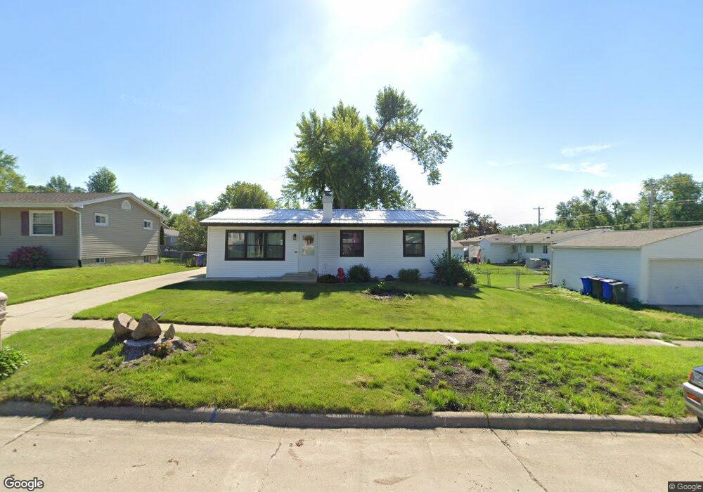 1605 27th St NW, Cedar Rapids, IA 52405 - photo 1
