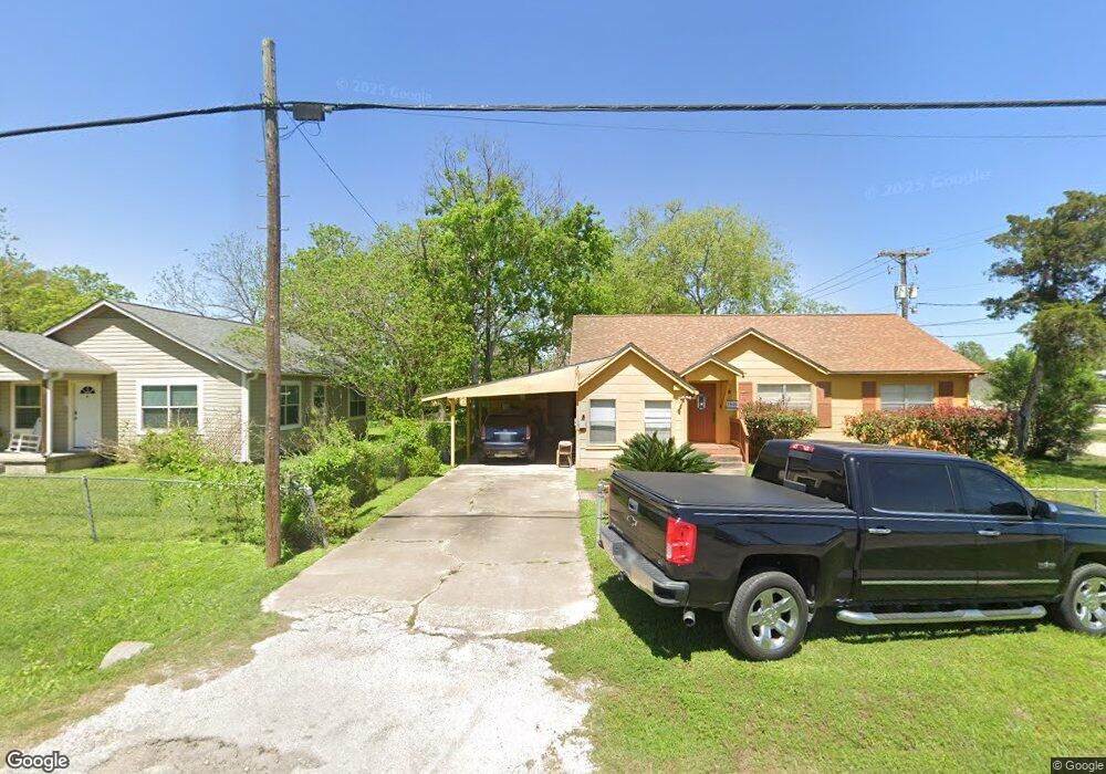 1605 Austin St, Bay City, TX 77414 - photo 1
