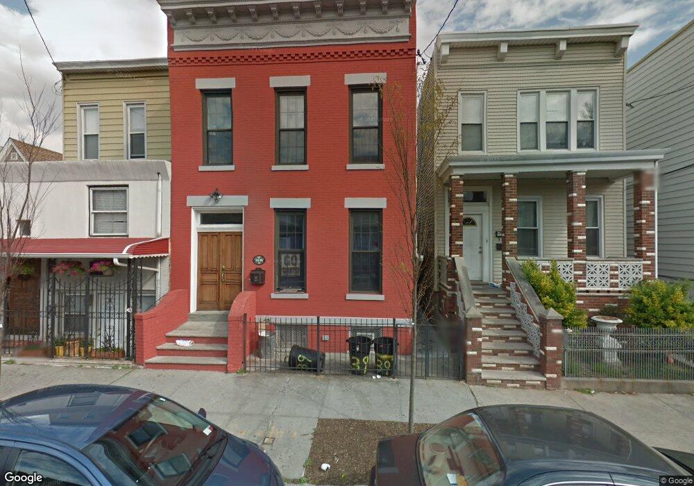 32-39 38th St unit GARDEN, Long Island City, NY 11103 - photo 1