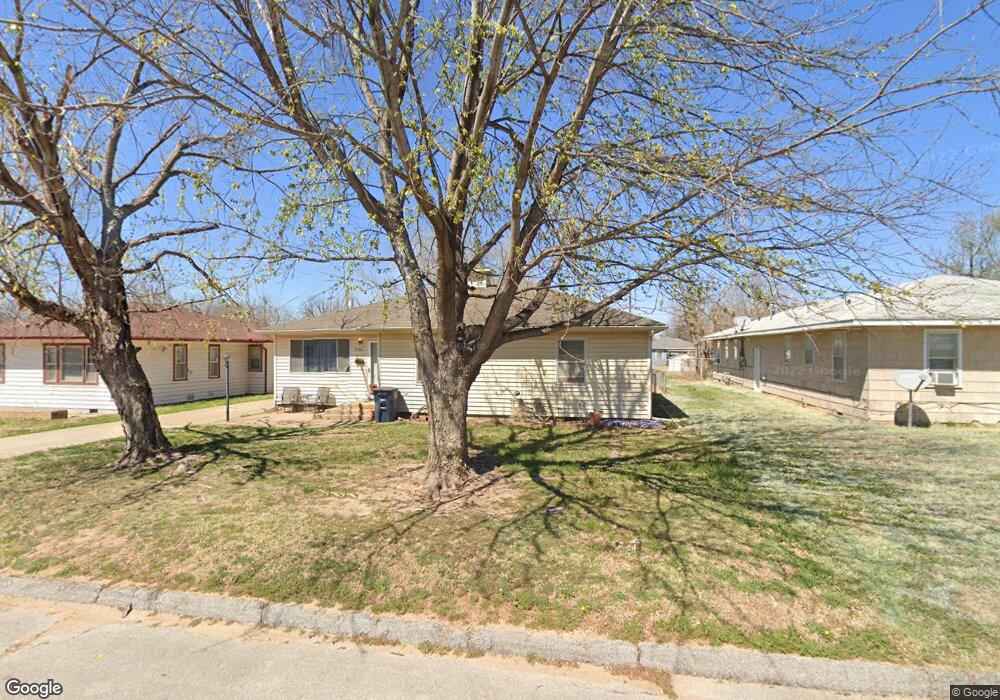 2106 W Maple Ave, Enid, OK 73703 - photo 1