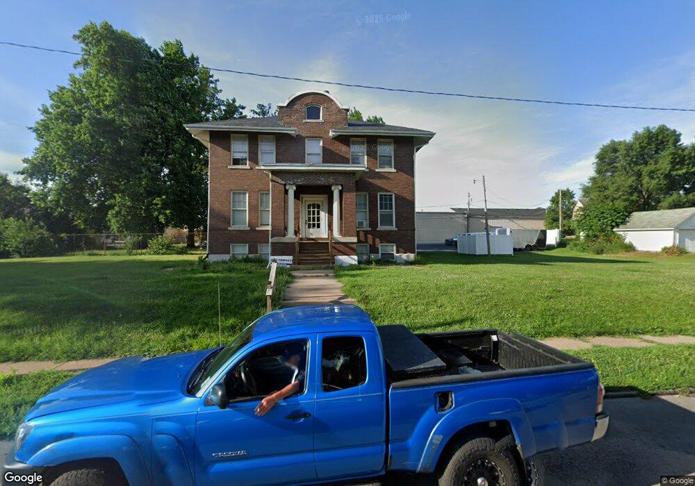 1535 W Pleasant St unit A, Davenport, IA 52804 - photo 1