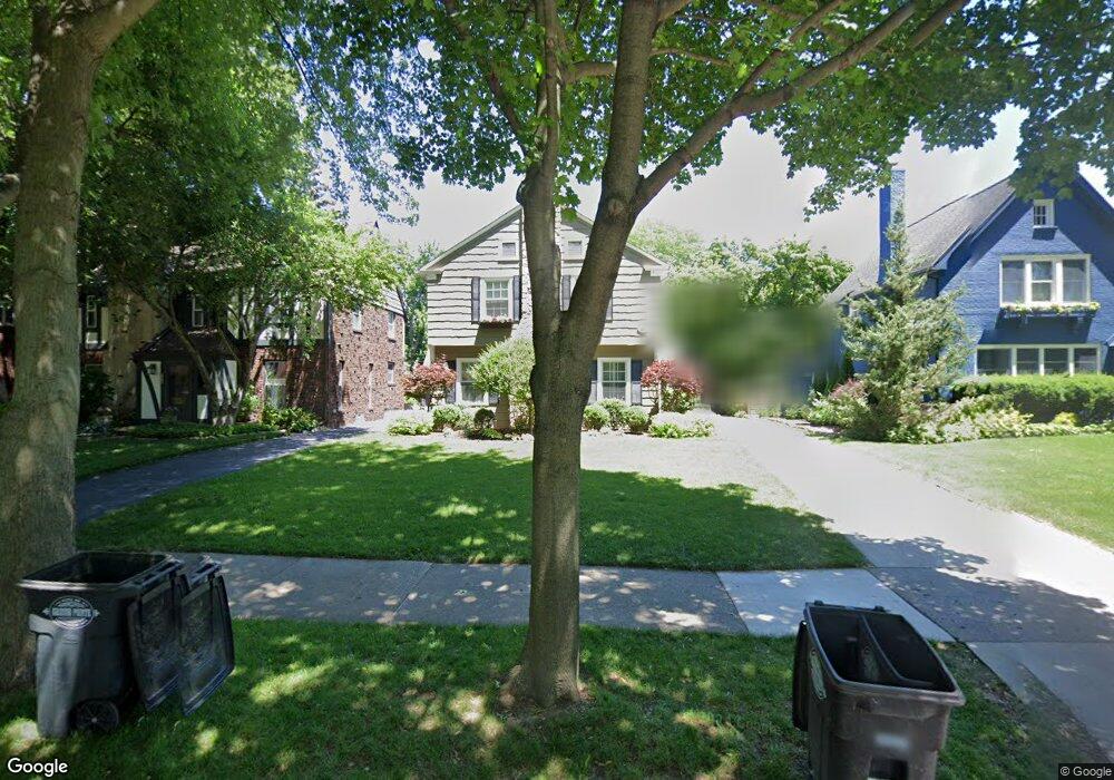 662 Lincoln Rd, Grosse Pointe, MI 48230 - photo 1