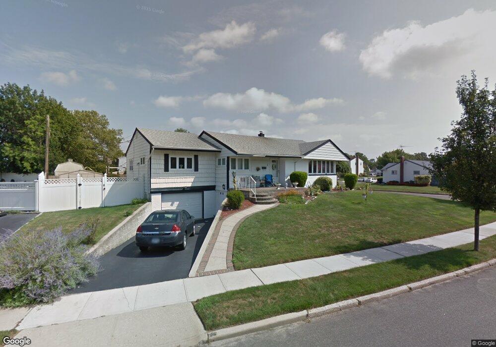 2 Dennis Ln, Bethpage, NY 11714 - photo 1