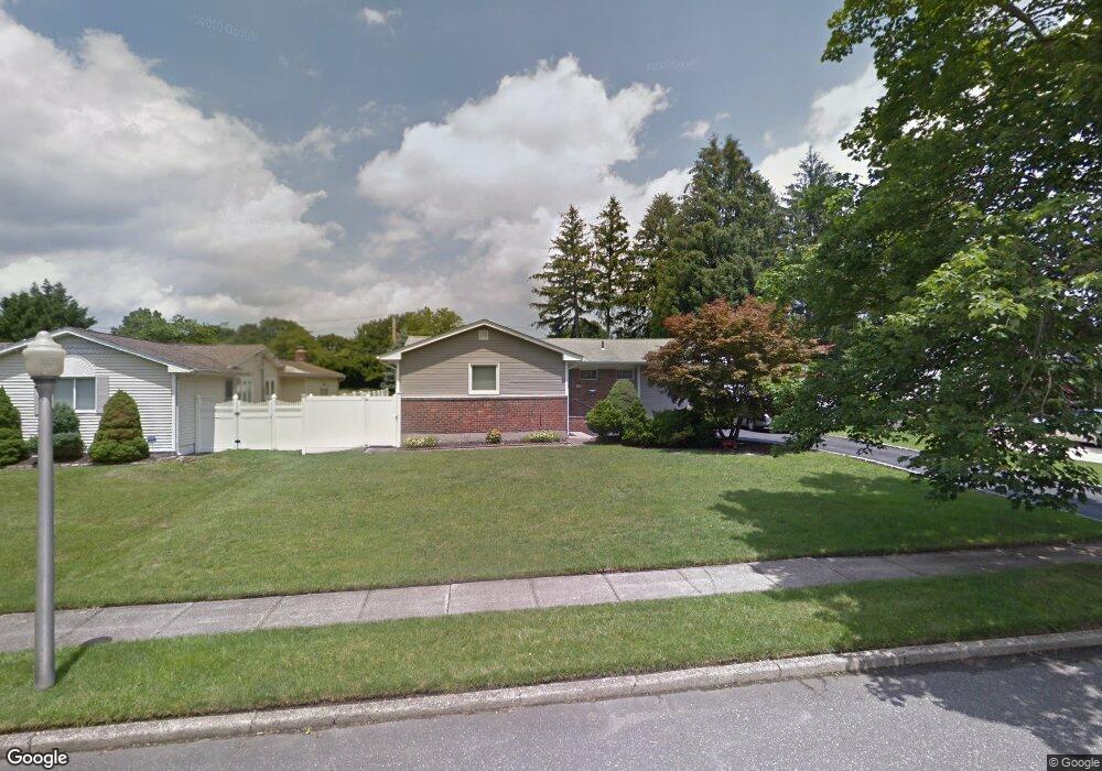 19 Cameo Rd, ComMacK, NY 11725 - photo 1