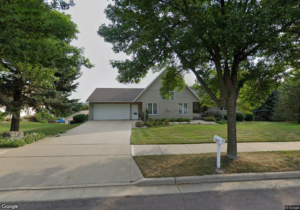 1818 N Jefferson St, New Ulm, MN 56073 - photo 1