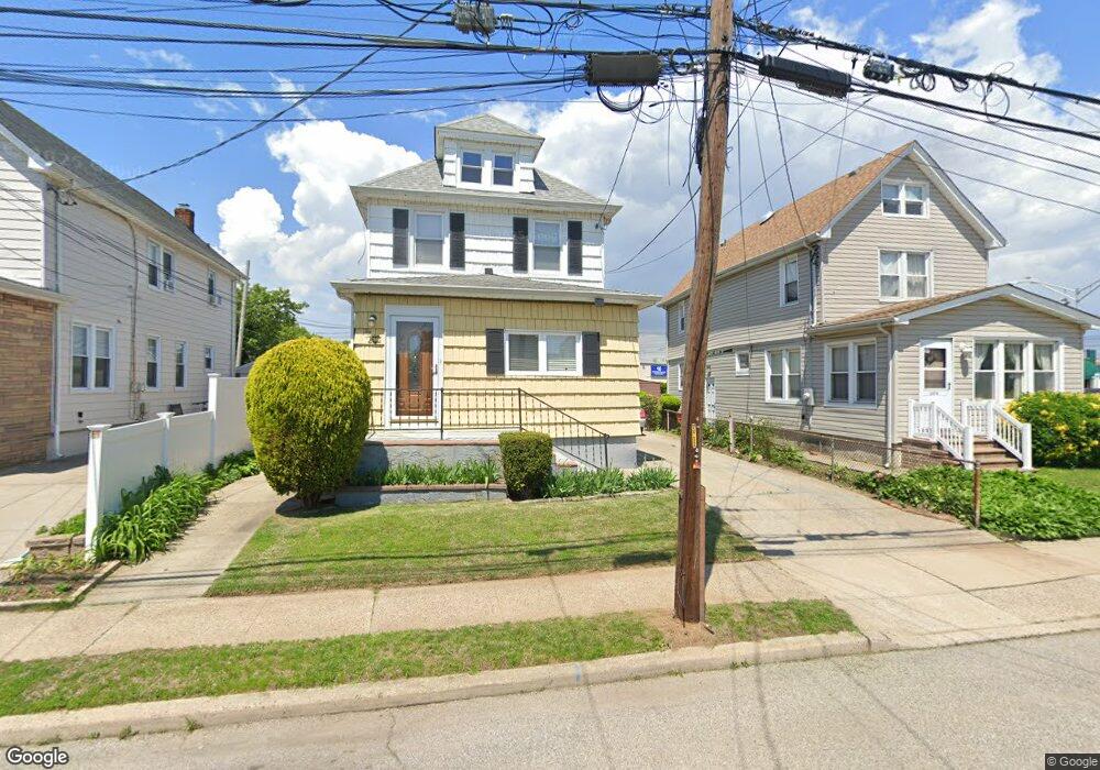 1078 Phoebe St, Franklin Square, NY 11010 - photo 1