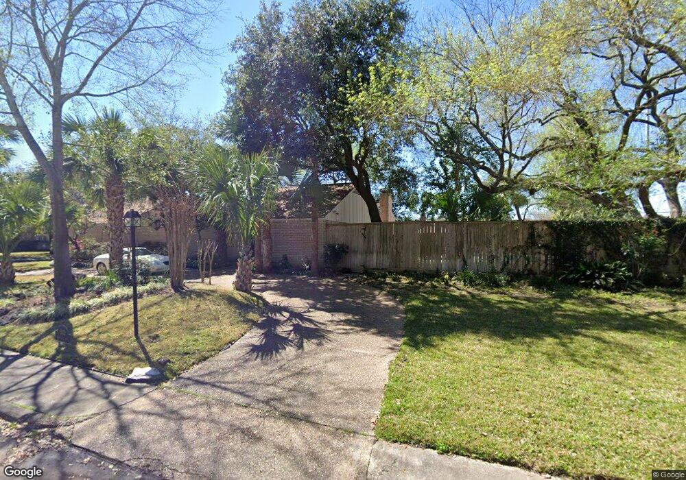 810 Briar Hill Dr, Houston, TX 77042 - photo 1