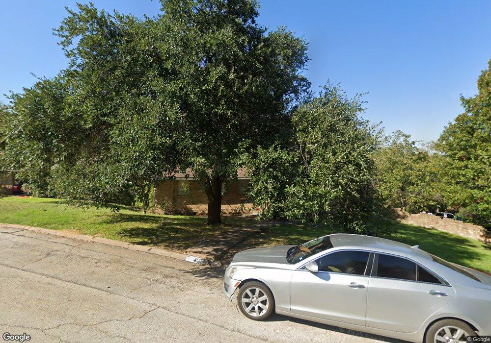 537 NE 4th St, Grand Prairie, TX 75050 - photo 1