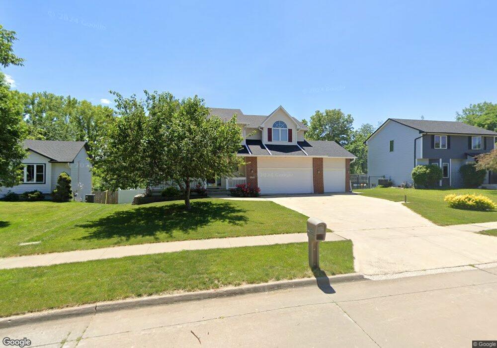 2333 E Philip St, Des Moines, IA 50320 - photo 1