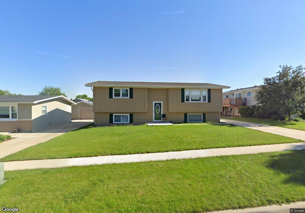 3923 Monterey Dr, Waterloo, IA 50701 - photo 1