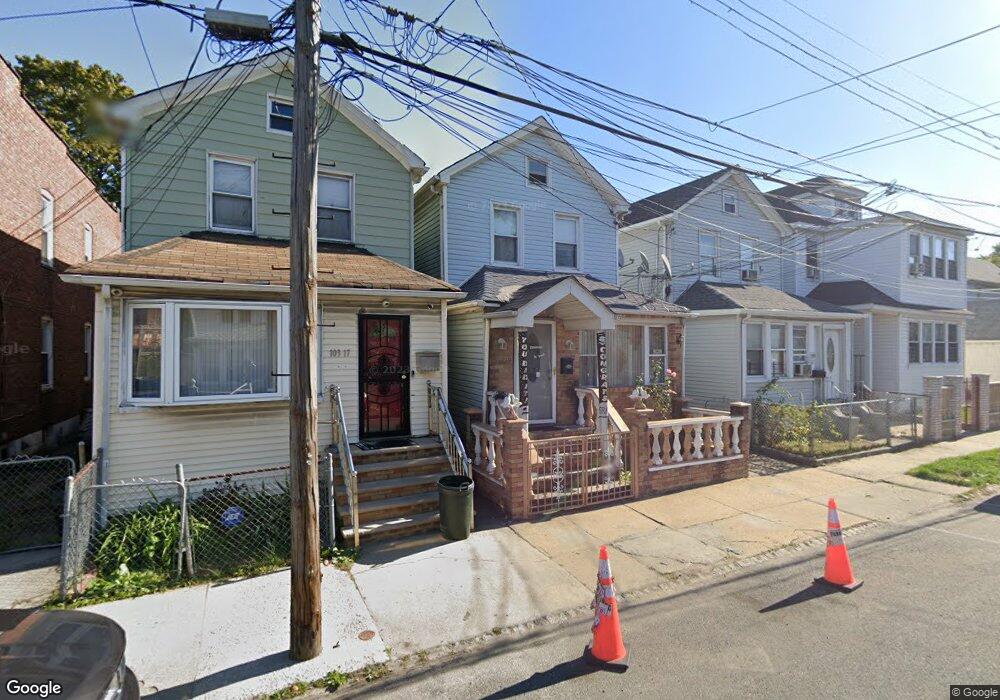 10319 170th St, Jamaica, NY 11433 - photo 1