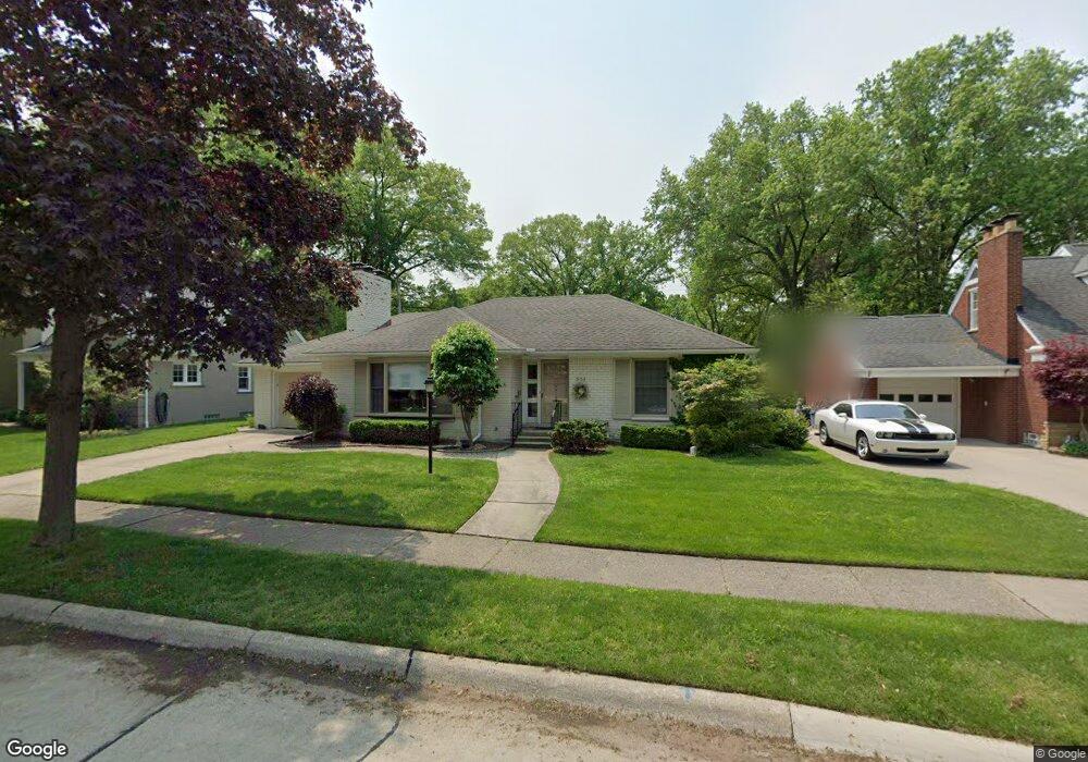 331 Stephens Rd, Grosse Pointe Farms, MI 48236 - photo 1