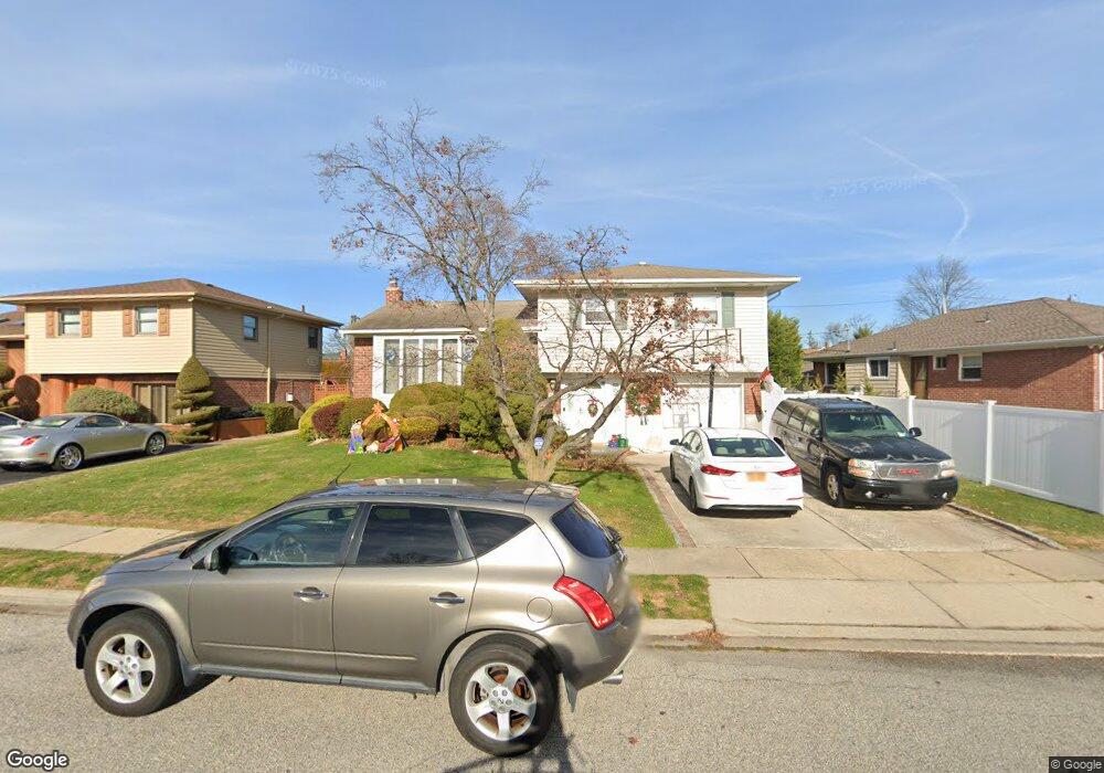 3667 Courtney Ln, Bethpage, NY 11714 - photo 1