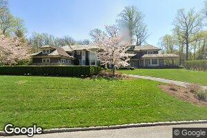 11 Old House Ln, Port Washington, NY 11050