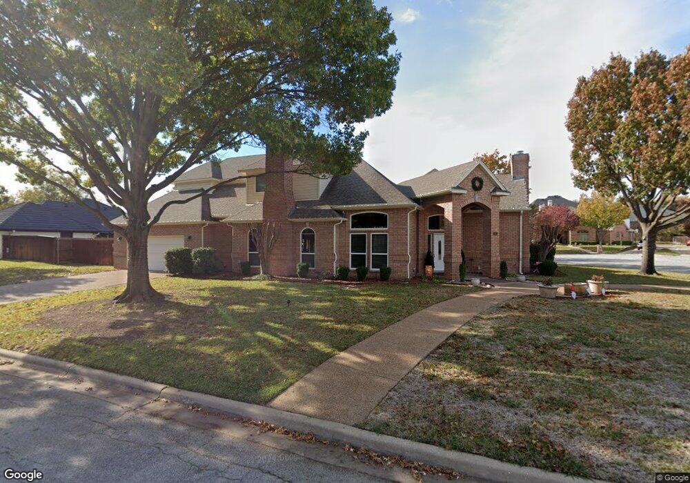 401 Cottonwood Ln, Hurst, TX 76054 - photo 1