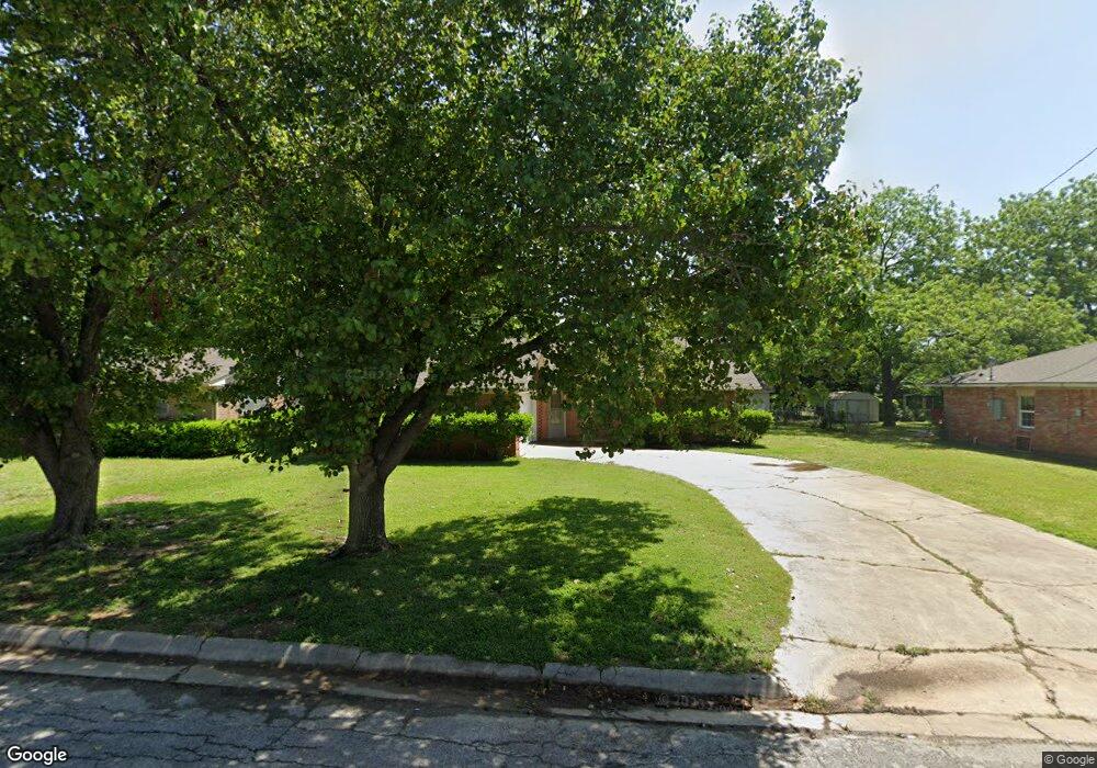 1214 Elmwood St, Gainesville, TX 76240 - photo 1