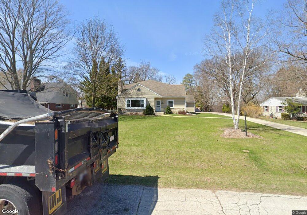 1505 Fairhaven Blvd, Elm Grove, WI 53122 - photo 1