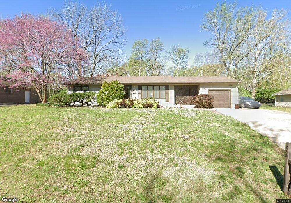 625 SW Crest Dr, Topeka, KS 66606 - photo 1