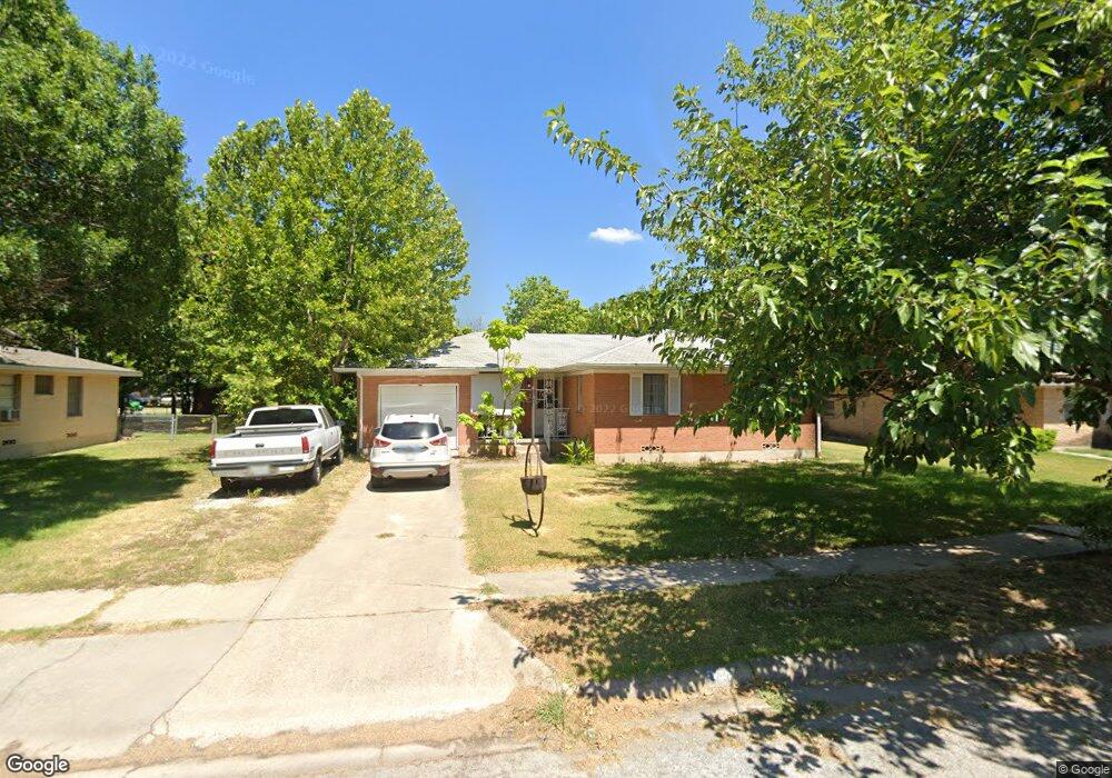 504 Meadow Dr, Gainesville, TX 76240 - photo 1