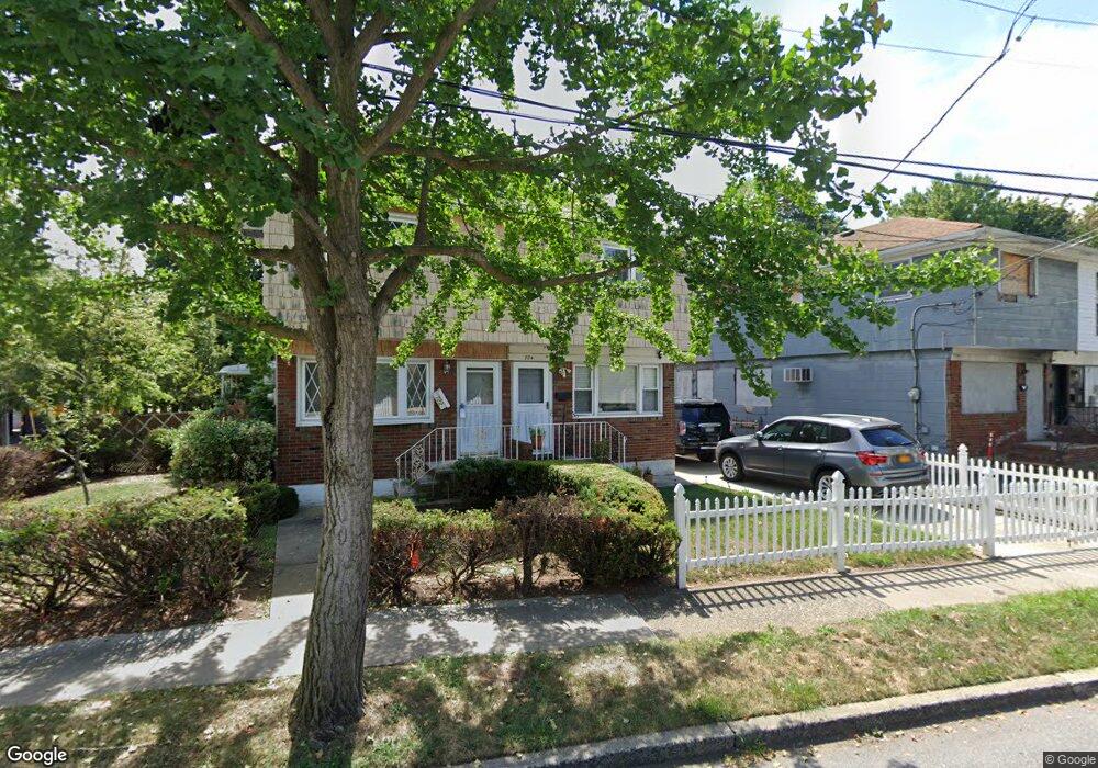 724 N Railroad Ave, Staten Island, NY 10304 - photo 1