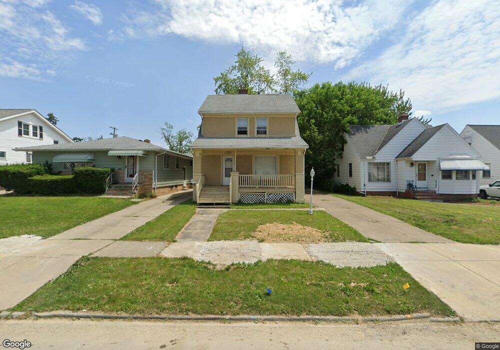 5211 Thomas St, Maple Heights, OH 44137 - photo 1