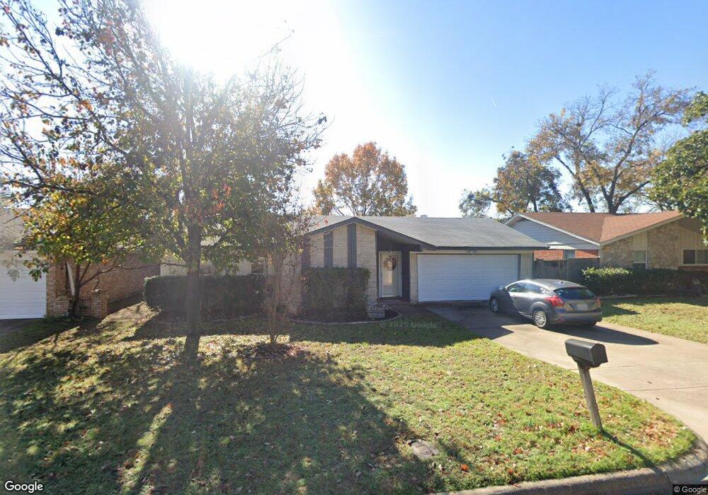 113 Garden Oaks Dr, Hurst, TX 76053 - photo 1