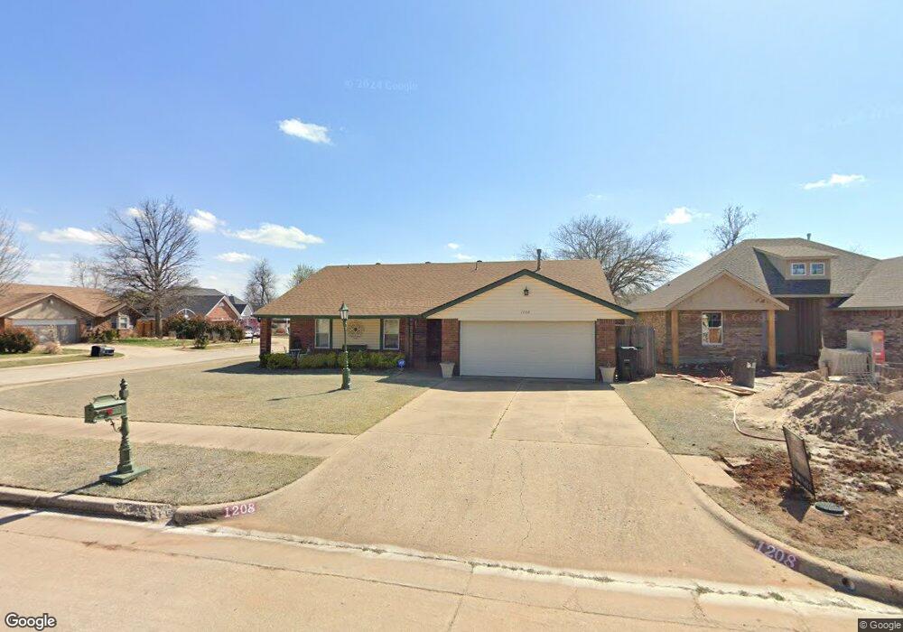 1208 NE 5th St, Moore, OK 73160 - photo 1