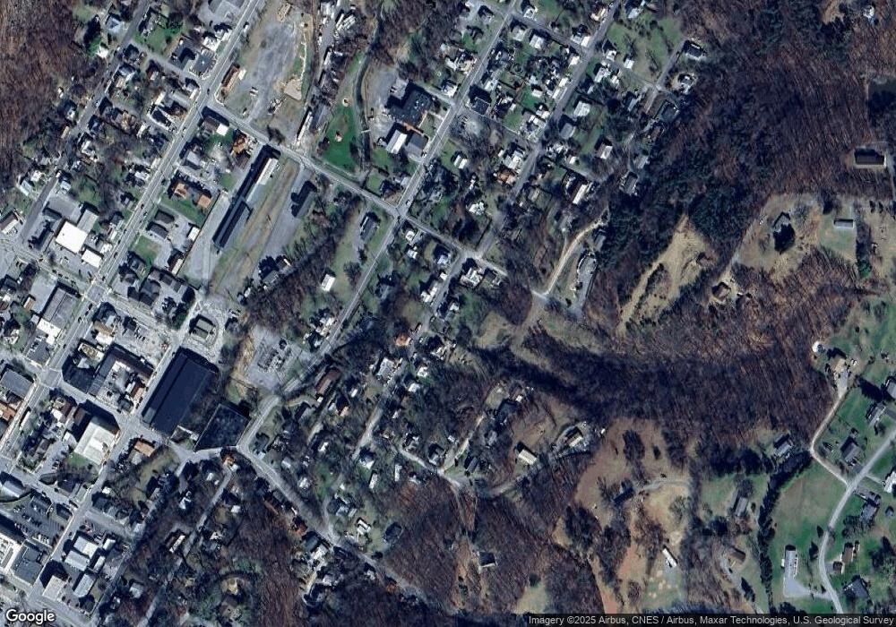 265 S Laurel Ave, Berkeley Springs, WV 25411 - photo 1