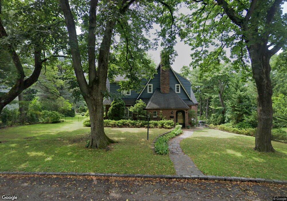 71 Circle Dr, Manhasset, NY 11030 - photo 1