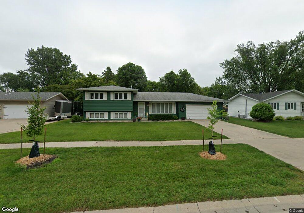3225 Elm St N, Fargo, ND 58102 - photo 1