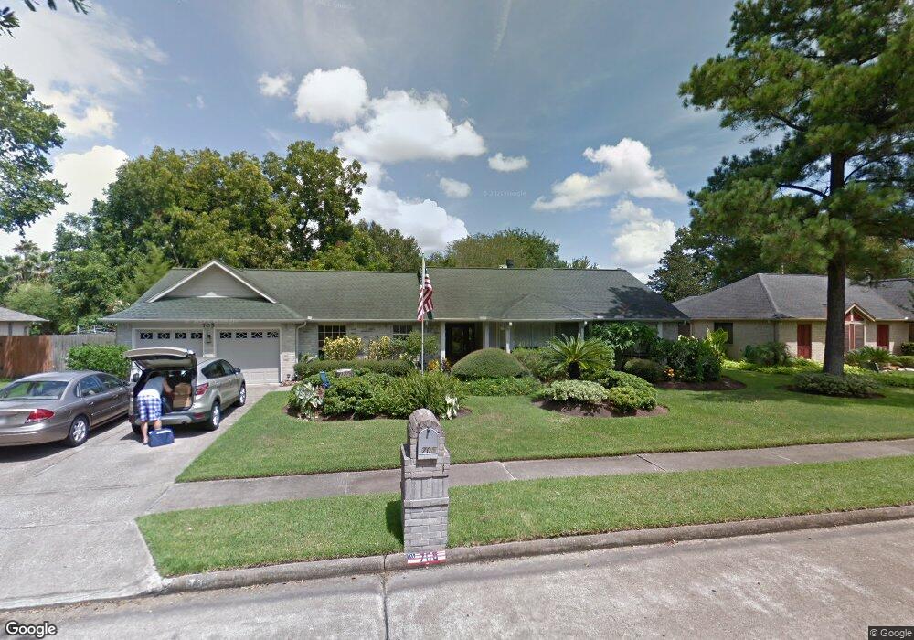 705 Balmoral Ct, Friendswood, TX 77546 - photo 1