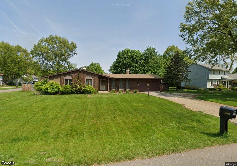 56774 Pinecrest Dr, Elkhart, IN 46516 - photo 1