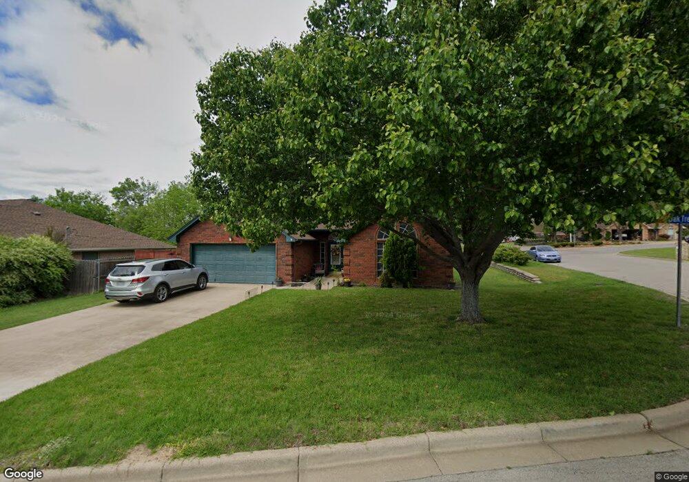 1512 Oak Tree Cir, Weatherford, TX 76086 - photo 1