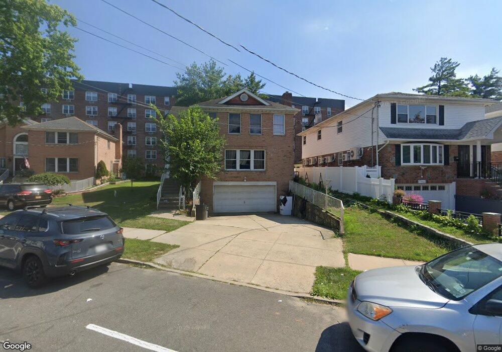 54-18 Little Neck Pkwy, Little Neck, NY 11362 - photo 1