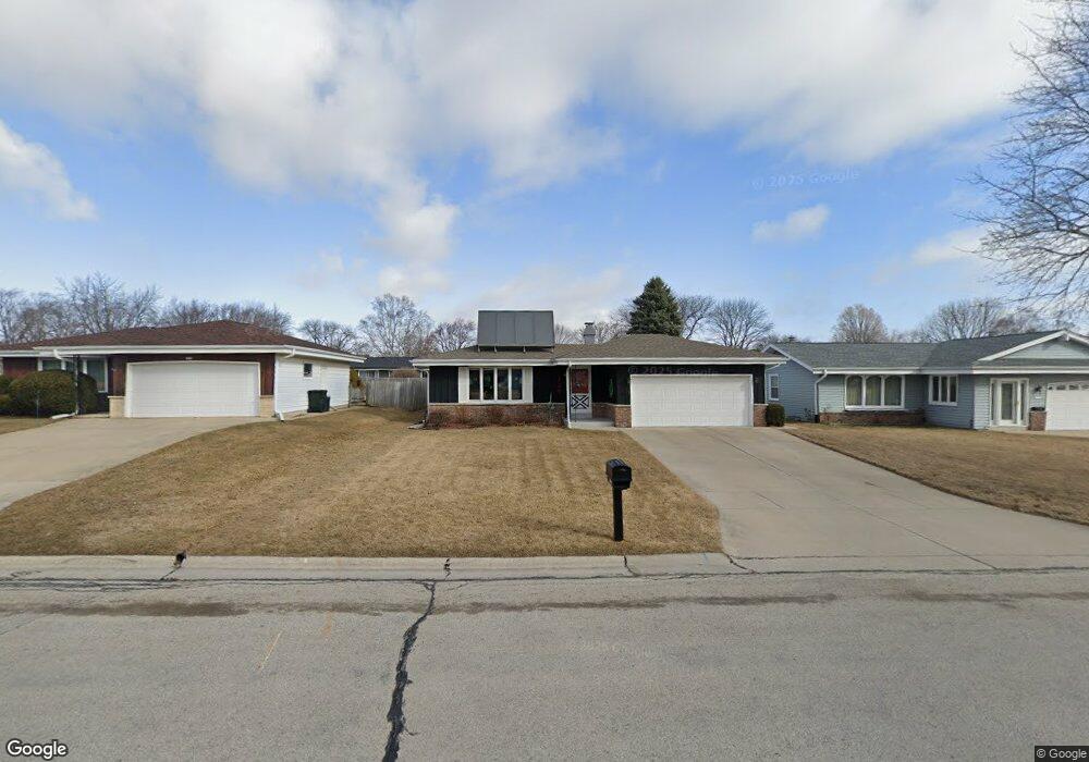 1728 Mackinac Ave, South Milwaukee, WI 53172 - photo 1