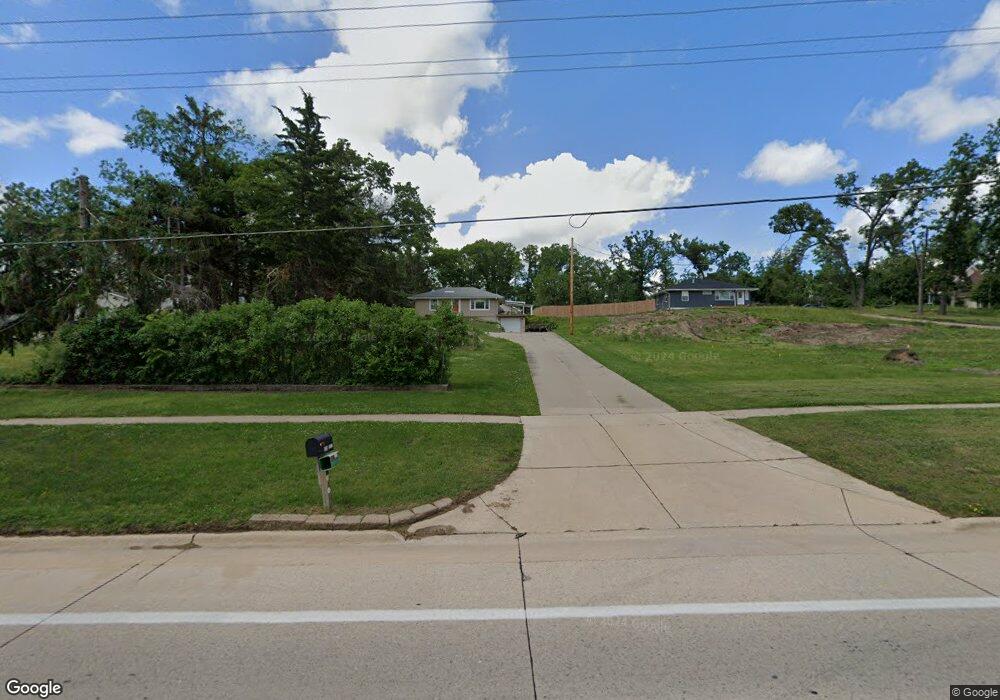 5500 42nd St NE, Cedar Rapids, IA 52411 - photo 1