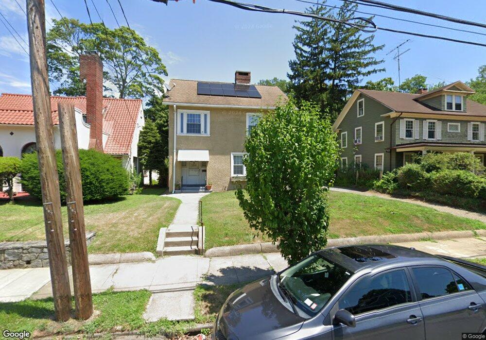 1052 Laurel Ave, Bridgeport, CT 06604 - photo 1