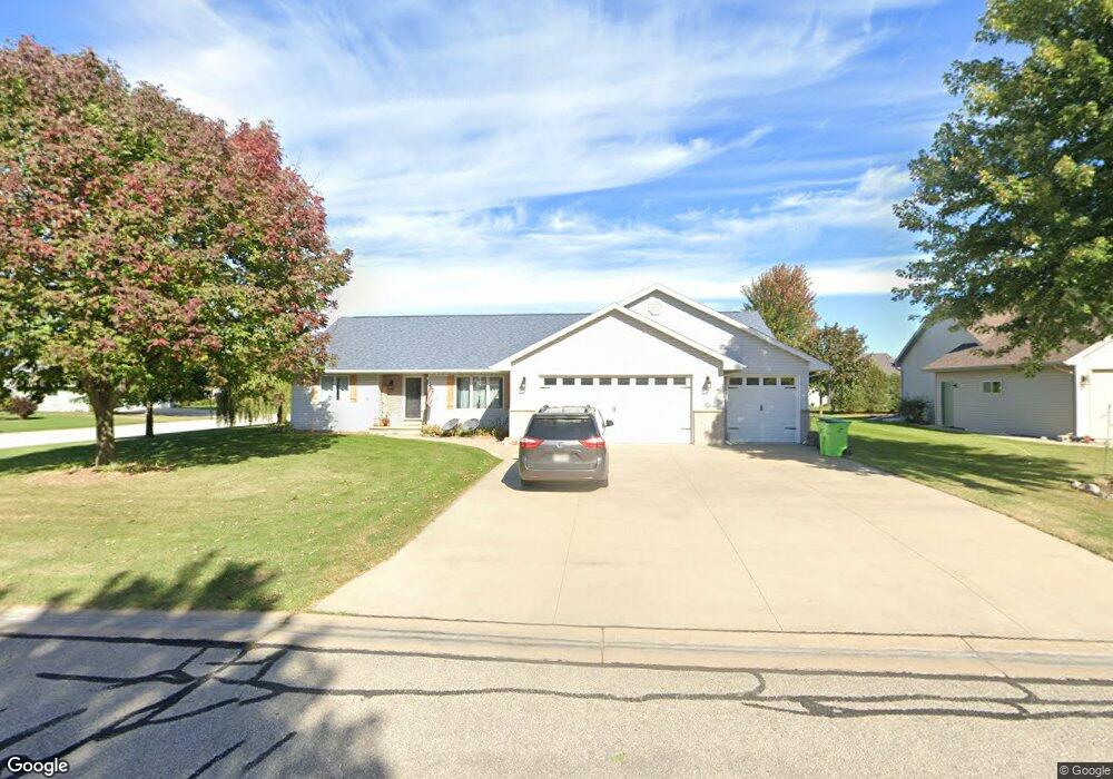 W5584 Bailey Dr, Appleton, WI 54915 - photo 1