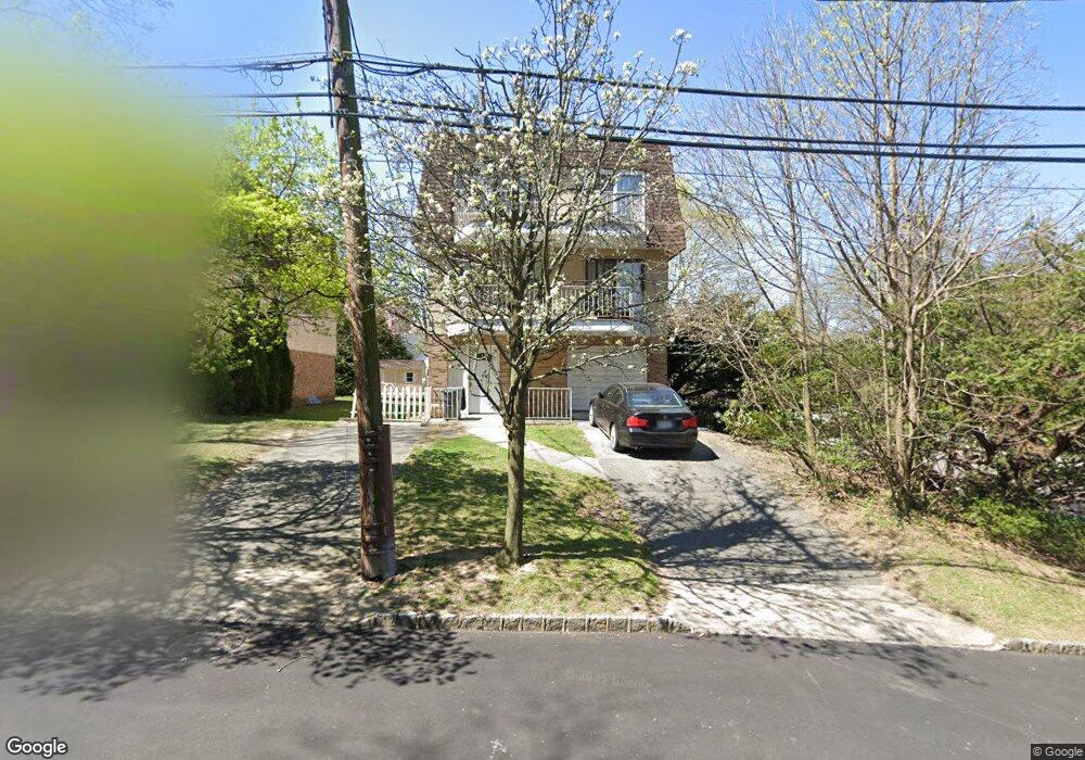 1 Spruce St, Great Neck, NY 11021 - photo 1